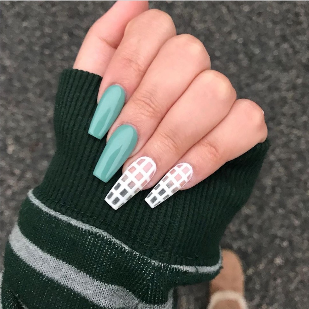 Press on nails
